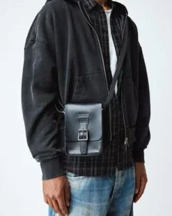 Bolso bandolera vertical de piel Kiev y Smooth in Negro
