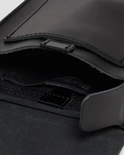 Bolso bandolera vertical de piel Kiev y Smooth in Negro