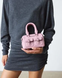 Bolso mini de charol con asa superior in Rosa Empolvado