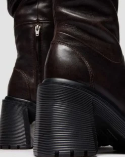 BOTAS ALTAS KASEY DE PIEL CON TACÓN in Marrón Oscuro