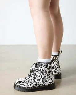 Botas 1460 Bex de piel Hair On dálmata in Crema & Negro