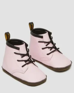 Botas 1460 de piel Auburn para recién nacidos in Pale Pink