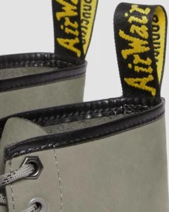 Botas 1460 de piel Milled Nobuk in Nickel Grey