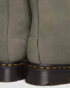 Botas 1460 Serena de piel Nobuk con forro sintético in Nickel Grey