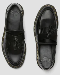 Mocasines Adrian Yellow Stitch de piel Smooth con borla in Negro