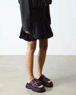 SANDALIAS MATTISON in Negro & Rosa Multi