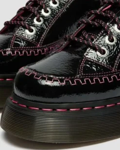 Zapatos Buzz de piel Distressed Patent con 5 ojales in Negro