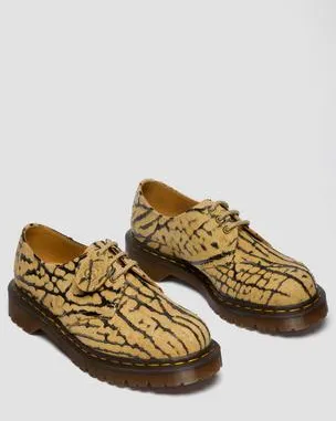 Zapatos 1461 Wild Emboss de ante in Marrón Teca Y Negro