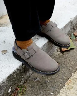 Zuecos Jorge II con forro sintético in Nickel Grey