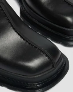 Zuecos Maybole de piel con puntera cuadrada in Negro