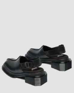 Zuecos Maybole de piel con puntera cuadrada in Negro